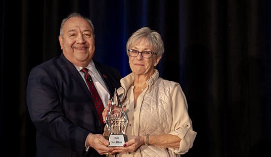 Teri Miles Receiving the Icon Award