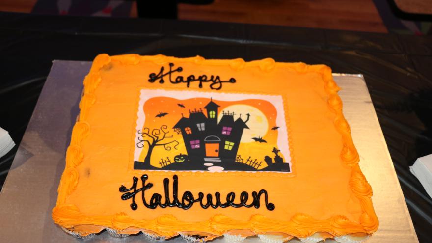 "Happy Halloween" Cake